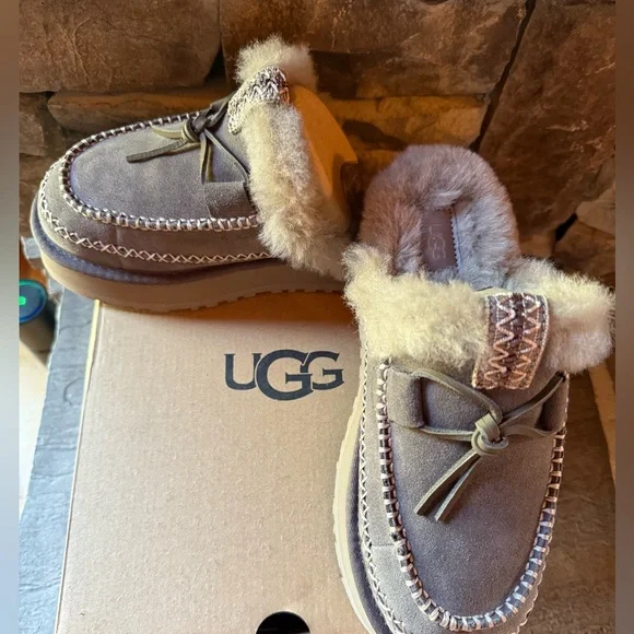 UGG Disquette Alpine Lightweight Platforms. NIB - Picture 1 of 7